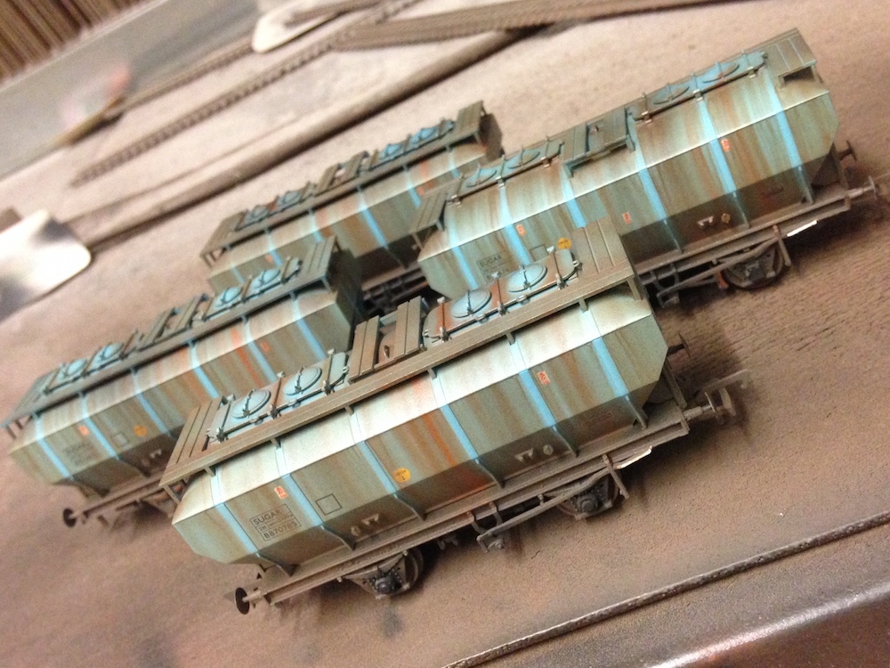 38-500Z Bachmann OO/HO Pack of 4 Blue Sugar Covhop Wagons TMC Exclusive Deluxe Weathered by TMC (Mixed)